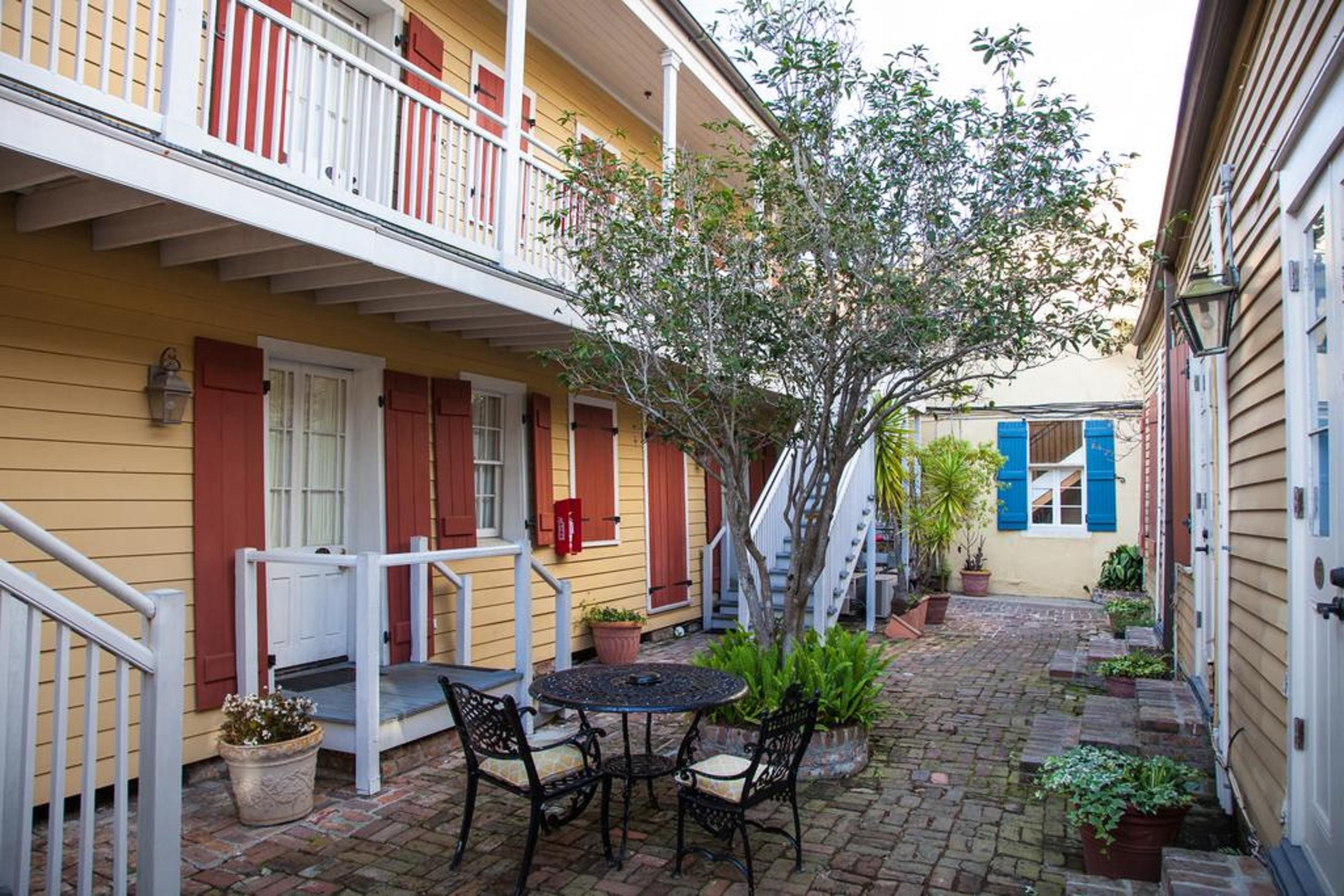 Hotel St. Pierre French Quarter New Orleans Exterior photo